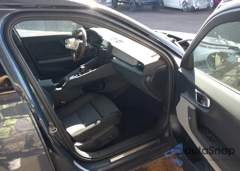 2024 Polestar 2 Long Range Single Motor/Long Range Single Motor Plus z USA, uszkodzony, nr VIN YSMFE3KA3RL235155